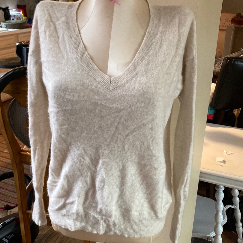 Beige blend cashmere sweater size med jc penny’s